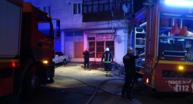 Bahçede başlayan yangın iş yerine sıçradı