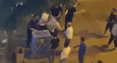 Bursa’da bıçaklı kavga kamerada: 1 yaralı