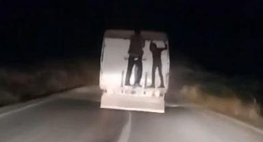 Canlarını hiçe sayan baba oğul tehlike saçtı