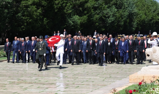 Devlet erkanı Anıtkabir’i ziyaret etti