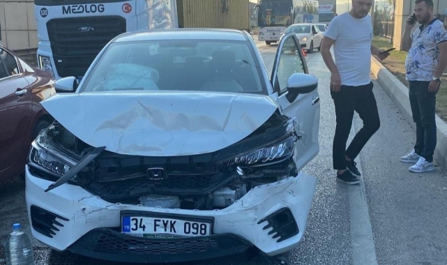 İnegöl'de 2 otomobil çarpıştı; 5 yaralı