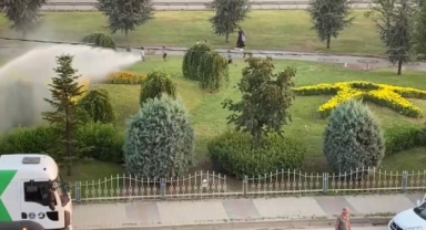 İnegöl'de çocuklar böyle serinledi