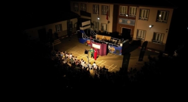 İnegöl’de çocuklar tiyatro ile kahkahaya doydu