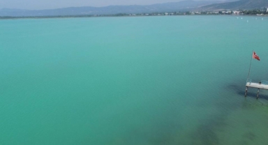İznik Gölü turkuaza büründü