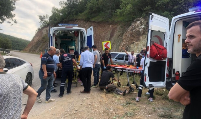 Kamyonet ile otomobil çarpıştı: 6 yaralı