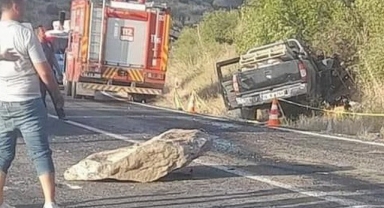 Kamyonetin üzerine kaya düştü: 1 ölü, 3 yaralı