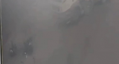 Kamyonun çarptığı motosiklet böyle savruldu