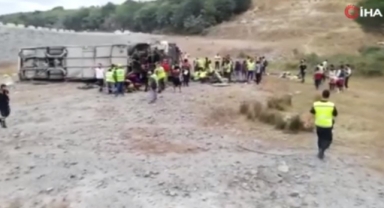 Kemerburgaz’da otobüs devrildi: Çok sayıda yaralı var