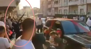 Mahalle arasında tüfeklerle ateş açtılar