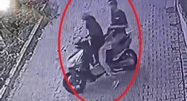 Motosikletli çamaşır hırsızları kamerada