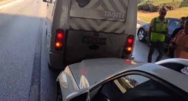 Otomobil servis midibüsü ile çarpıştı: 5 yaralı