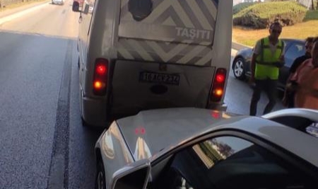 Otomobil servis midibüsü ile çarpıştı: 5 yaralı