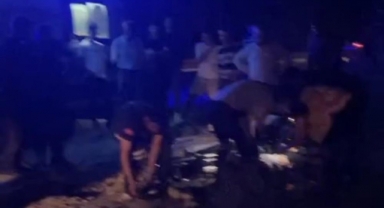 Parkta iki grup arasında bıçaklı kavga: 3 yaralı