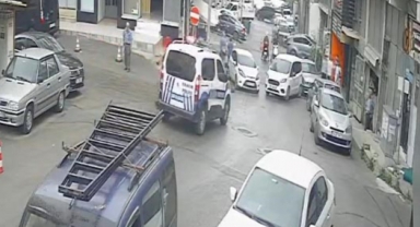 Peş peşe gelen kaza kameraya yansıdı