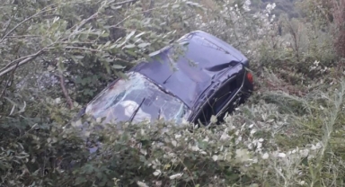 Şarampole uçan otomobilde 2 kişi yaralandı