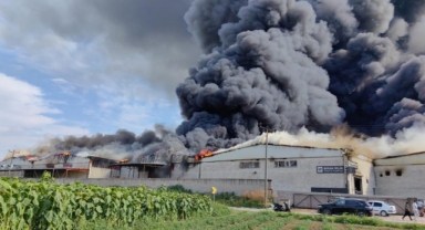  İnegöl'deki yangında üretim tesisleri küle döndü