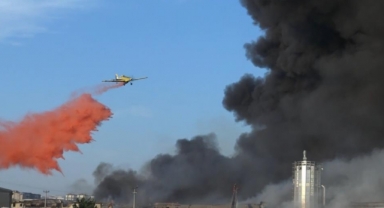 Yanan fabrikalara 3 helikopter ve 2 uçak ile müdahale ediyor