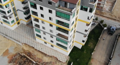 8 katlı binanın İstinat duvarı çöktü!