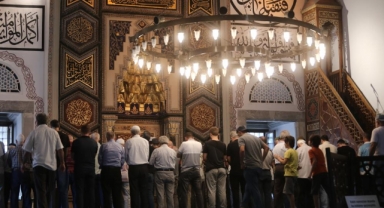Bu caminin içine sinek giremiyor