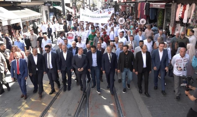 Bursa’nın lezzet şöleni kortejle başladı