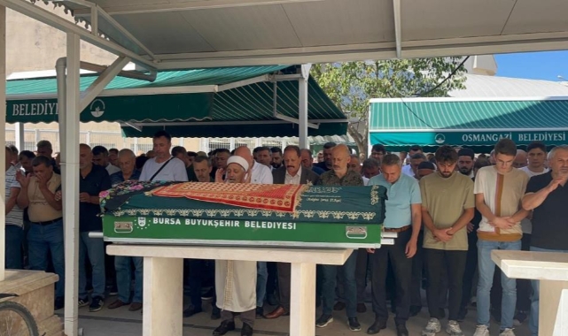 Cenazesi gözyaşlarıyla toprağa verildi