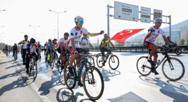 Cumhuriyet için Tophane’den Mudanya’ya pedal çevirdiler