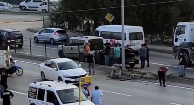 Freni patlayan kamyon otomobile çarptı: 2 yaralı
