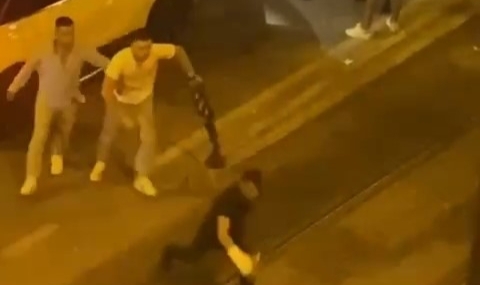 Kavga ettiler, domino taşı gibi devrildiler