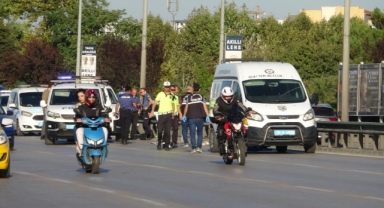 Motosiklet sürücüsü bariyerlere çarparak hayatını kaybetti