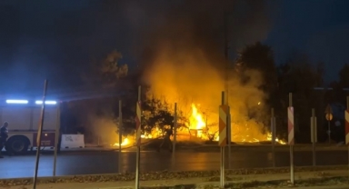 Mudanya'da AVM yanında korkutan yangın