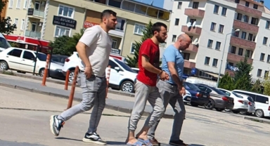 Oda arkadaşını sokakta sırtından bıçaklayan şahıs tutuklandı