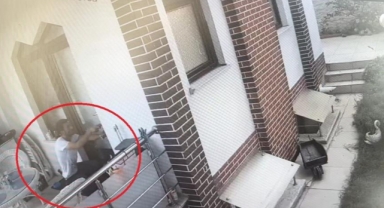 Önce köpekle oynadı, sonra soygun yaptı