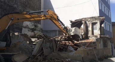 Osmangazi'de metruk binalar ortadan kalkıyor