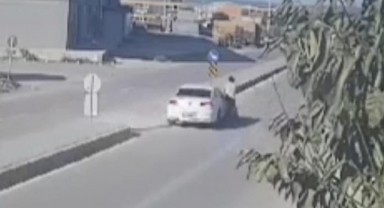 Otomobilin çarptığı bisikletli ağır yaralandı