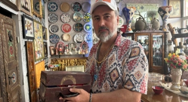 Savaş'tan kalma sıhhiye çantasına gözü gibi bakıyor