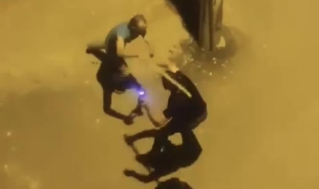 Sopalar ve bıçaklar havada uçuştu