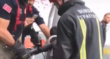 Spor aletine başı sıkışan genci itfaiye kurtardı