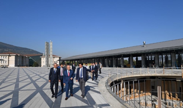 Vali Demirtaş Osmangazi Meydanını gezdi
