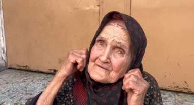 Yardım bahanesiyle 100 bin liralık altını çaldılar