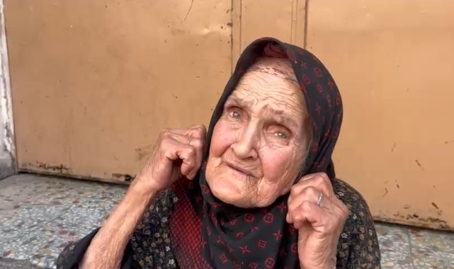 Yardım bahanesiyle 100 bin liralık altını çaldılar