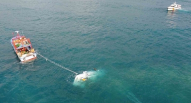 12 metrelik lüks tekne battı, 2 kişi sağ kurtuldu