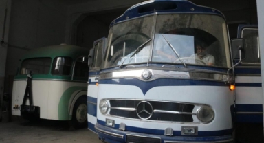 90 yıllık klasik otobüsleri restore ediyorlar