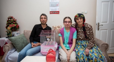 Bedensel engelli Melike'nin yüzünü güldüren hediye