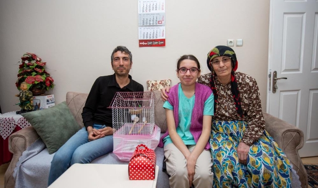 Bedensel engelli Melike'nin yüzünü güldüren hediye