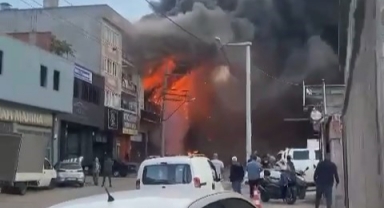 Bursa'da mobilya fabrikası yangında kül oldu