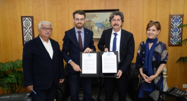 BUÜ’lü tıp öğrencilerine burs desteği devam ediyor