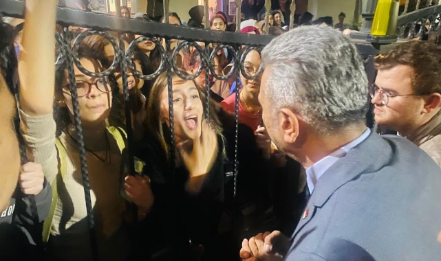 CHP Bursa İl Başkanı Yeşiltaş öğrencilerin yanında