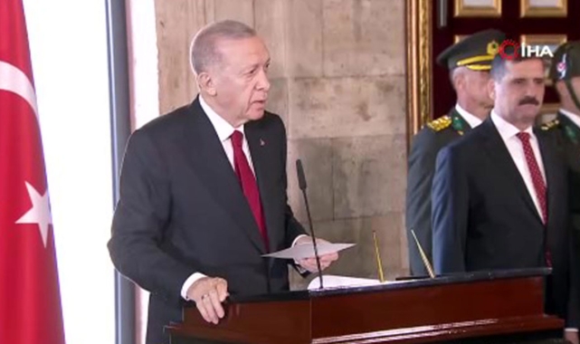 Cumhurbaşkanı Erdoğan Anıtkabir'de