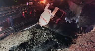 Devrilen yakıt tankeri alev aldı: 1 ölü