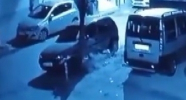 Evin önünde araç lastiğini ateşe verdi